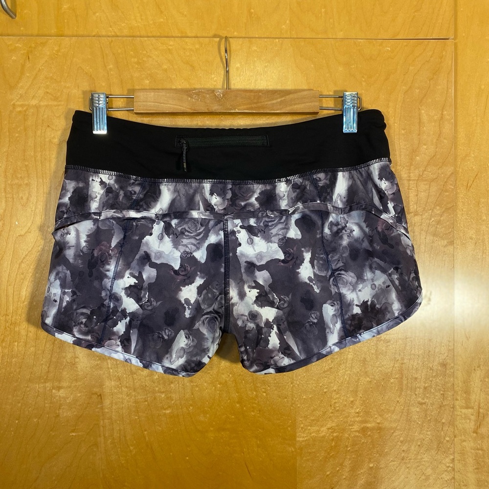 Lululemon speed up shorts size 6. 2.5” inseam